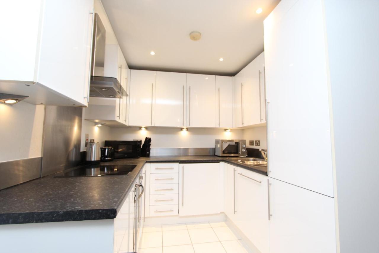 Spacious 1- Bedroom Apartment In E16 Londra Dış mekan fotoğraf